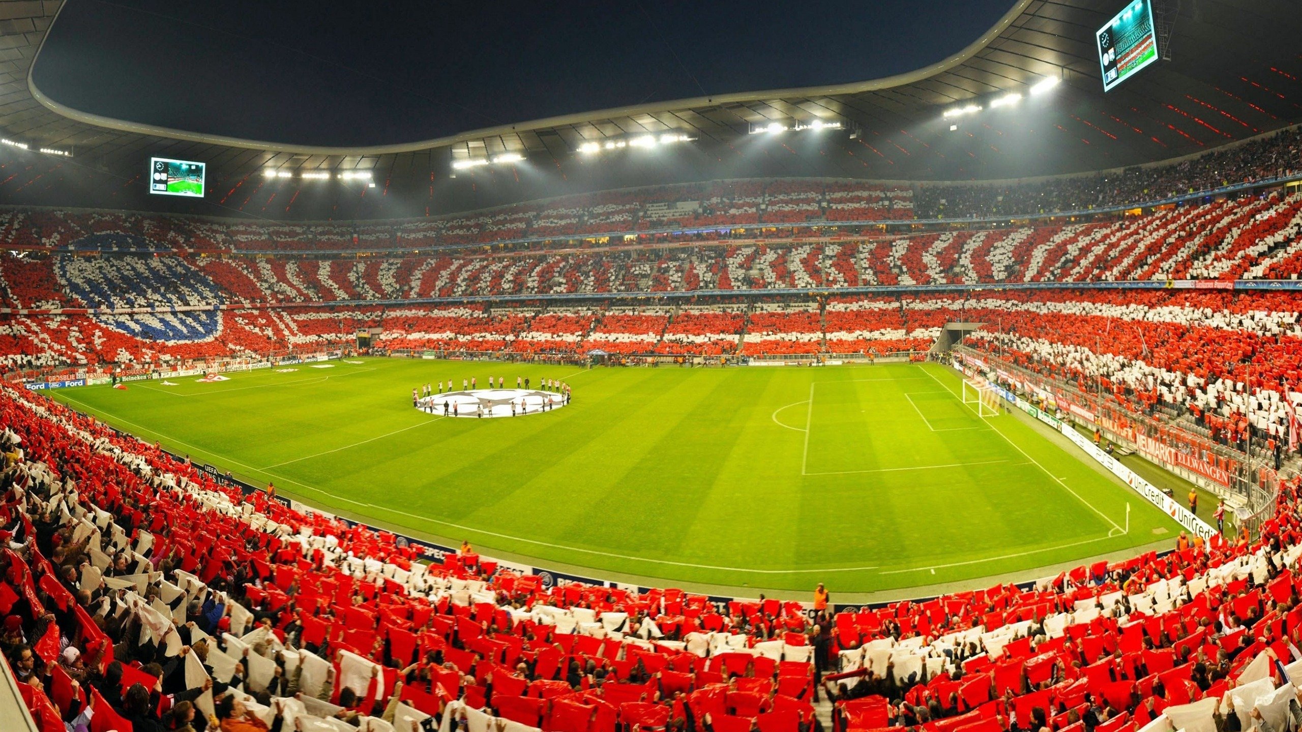 德甲战术多样，精彩瞬间频出，现场氛围热烈，德甲打法