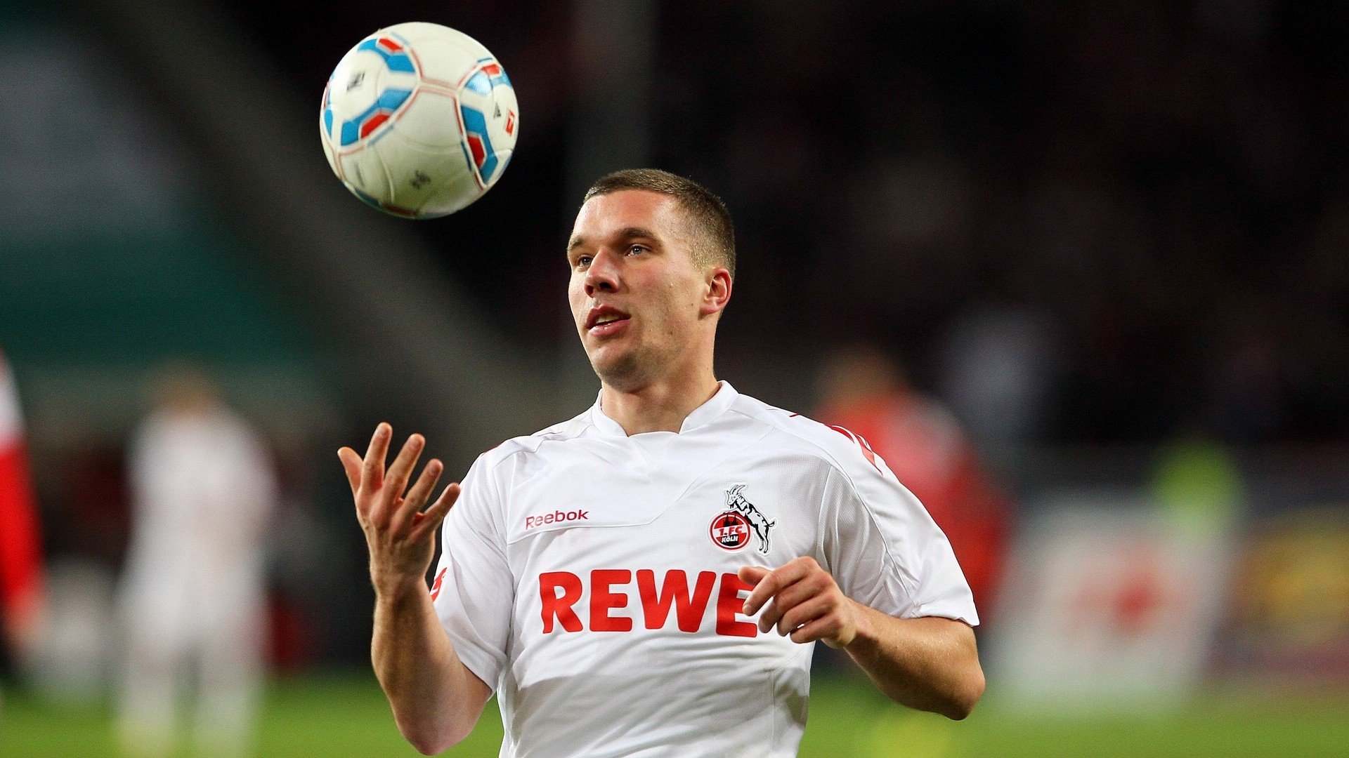 爱游戏app-未来“足球王者”即将诞生，谁能称王？，未来足坛